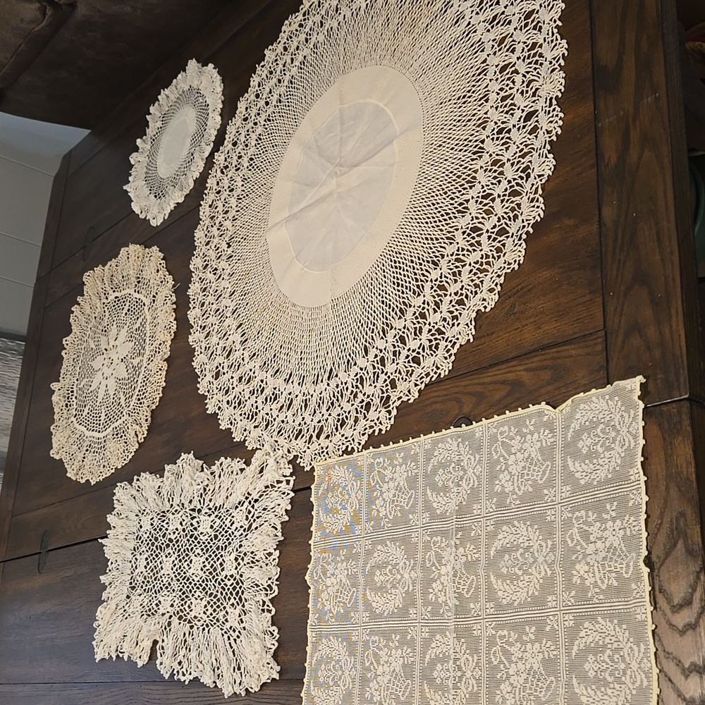 Antique Vintage Crochet Doily Textiles Table Accents Decor Lot (5)